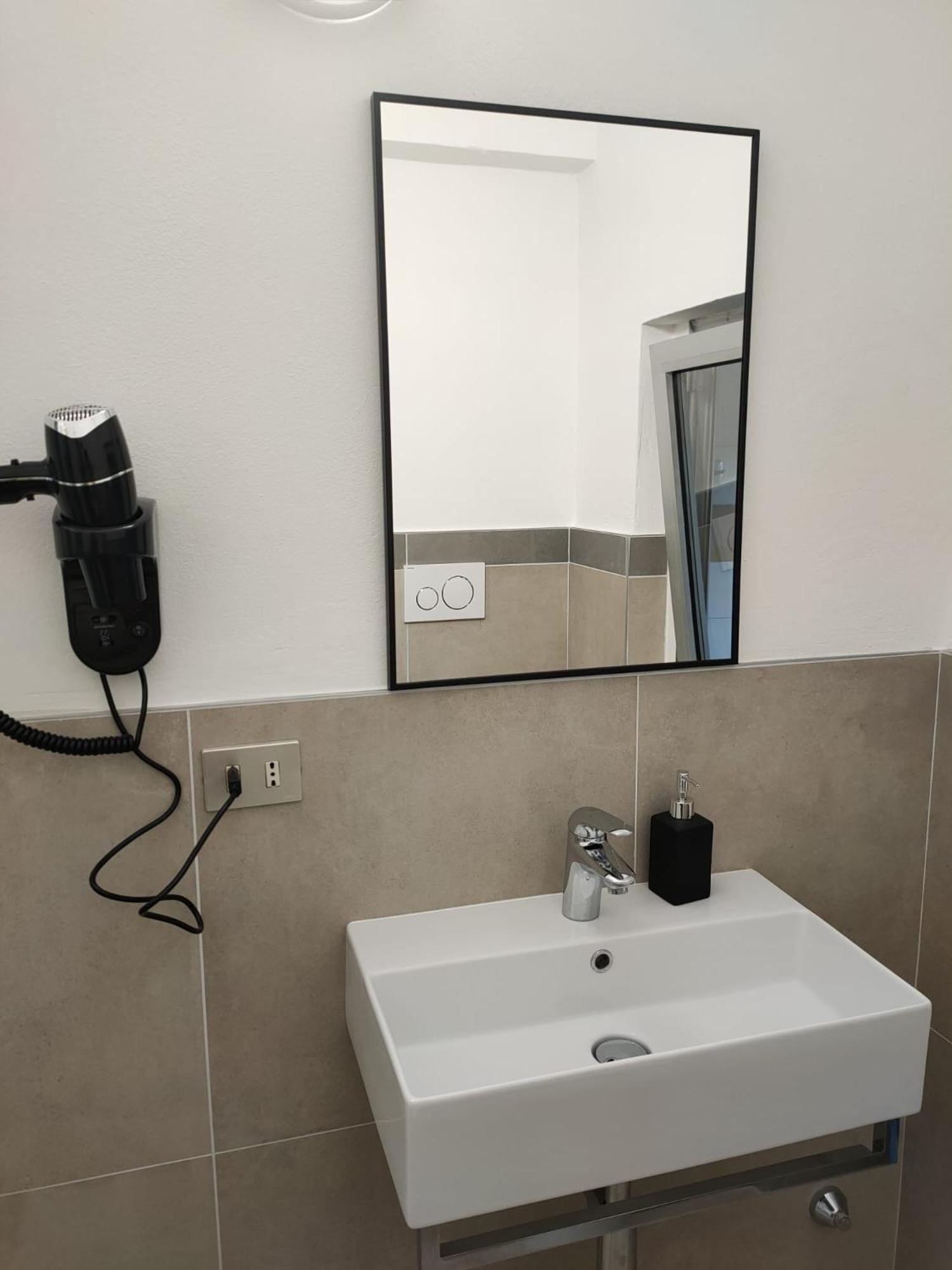 Airport Orio Studio Apartment Бергамо Екстериор снимка